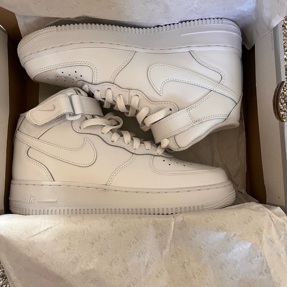 Youth Air Force 1 Mid (BRAND NEW!) - Picture 2 of 4